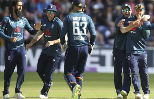 இங்கிலாந்திலிருந்து ஒரு குழு வருகை 