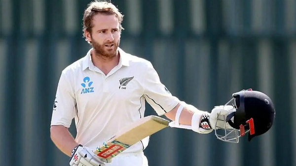 ஸ்மித்தை பின்னுக்கு தள்ளி சாதனை 