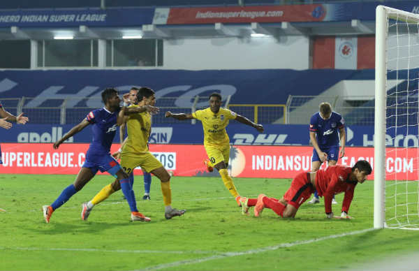 வெற்றியை தவறவிட்ட பெங்களூரு வெற்றியை தவறவிட்ட பெங்களூரு