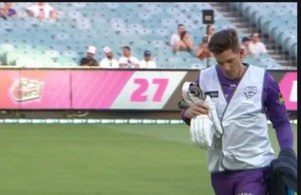 ரசிகர்கள் கிண்டல்