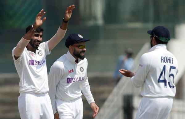 சாதனை சமன் செய்த பும்ரா 