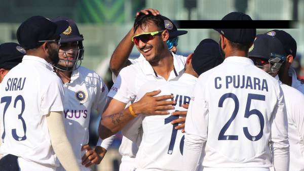 5 விக்கெட்டுகள் சாதனை 