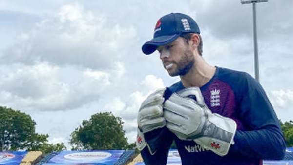 ஆடம் கில்கிறிஸ்ட் 