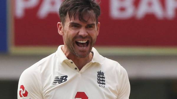 சிறப்பான பவுலிங் சிறப்பான பவுலிங்