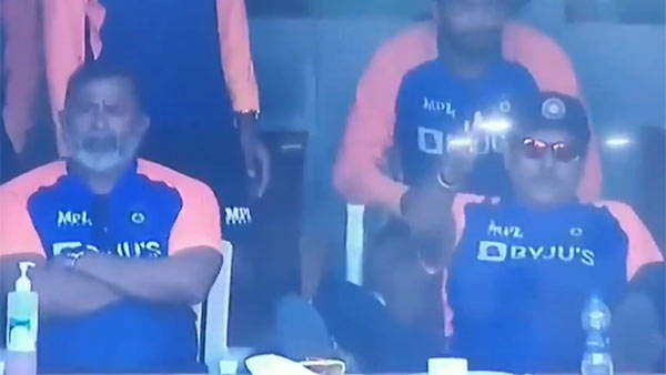 பின்னணி 