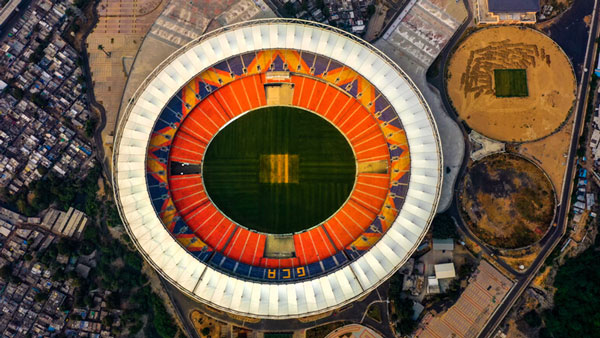 மோடியின் பெயர் 