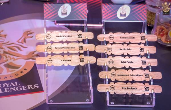  இரண்டு வீரர்கள் 