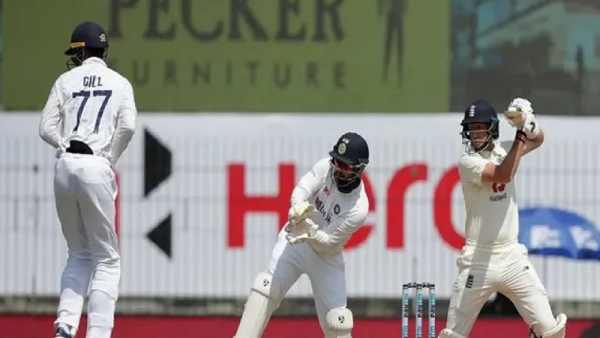  அடுத்தடுத்த பந்துகளில்