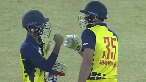 எப்படி ஆடினார் 