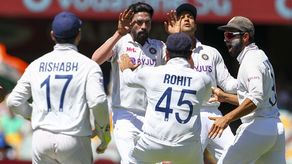 உதவியது 