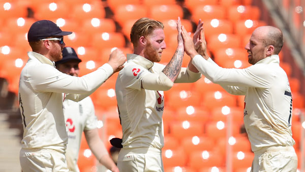 2 விக்கெட்டுகளை வீழ்த்திய ஆண்டர்சன் 