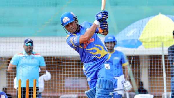 கிளாசிக் ஷாட்டுகளால் பிரமிக்க வைத்த சச்சின் 