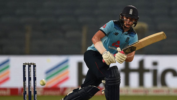  சாம் கர்ரன் அபாரம் 