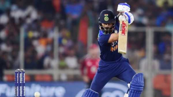 சதத்திற்கு ரசிகர்கள் எதிர்பார்ப்பு 