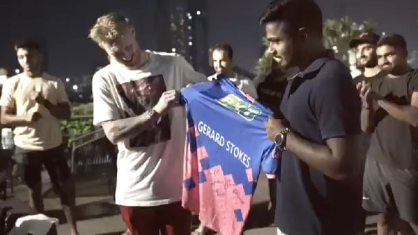 இடது ஆள்காட்டி விரலில் காயம் 