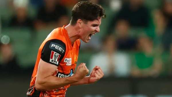 இளம்வீரர் ரிச்சர்ட்சன் 