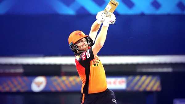 வார்னர் அதிருப்தி 