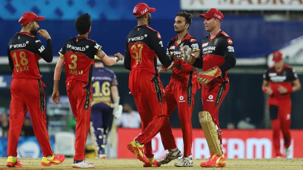 மாக்ஸ்வெல், டீ வில்லியர்ஸ் சிறப்பு 