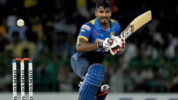  கேப்டன் சதம்