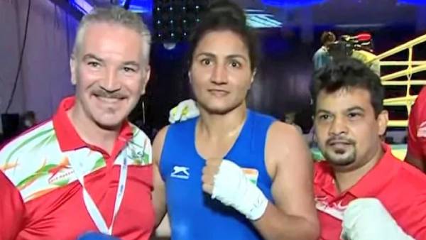 அசத்திய மகளிரணி