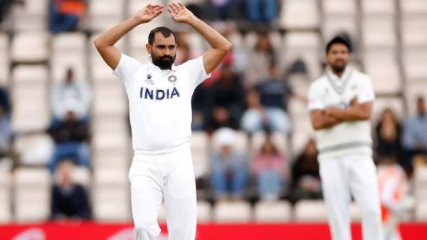  அட்டாக் பவுலிங்