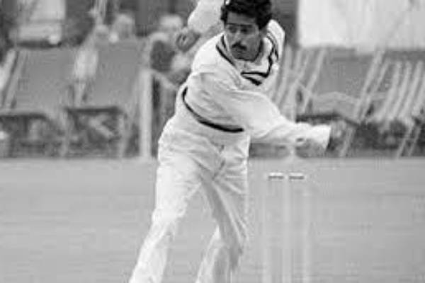 அடங்கிய இங்கிலாந்து