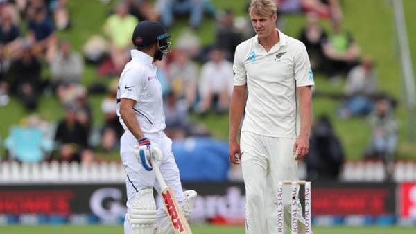 பாத்ரூமில் மறைவு 