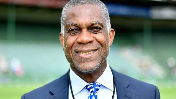 சிறந்த வர்ணனையாளர் 