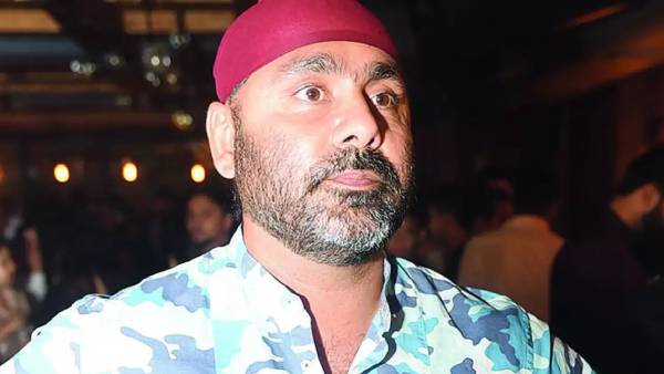  4 வேகப்பந்துவீச்சாளர்கள் 