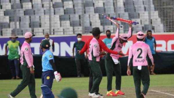 வில்லனாக சித்தரிப்பு 