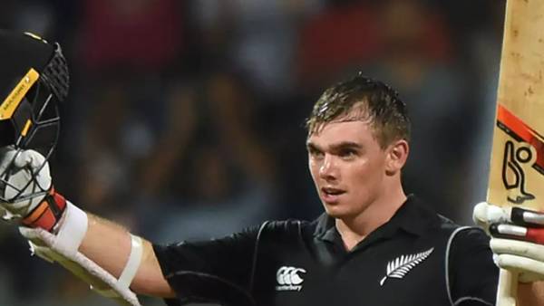  டாம் லாதம்