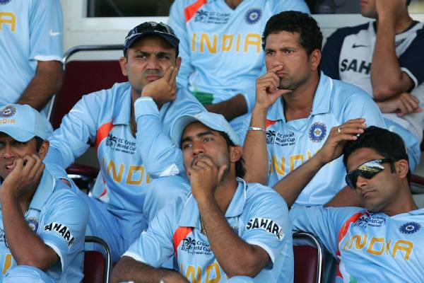 கோபத்தில் சுற்றிய ரசிகர்கள்