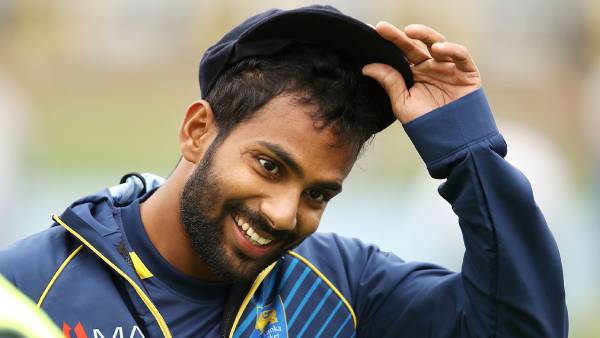 சமிகா கருணரத்னேவீசிய