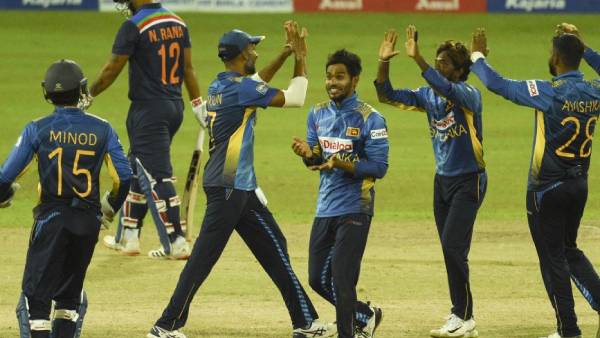 அடுத்தடுத்த விக்கெட் 