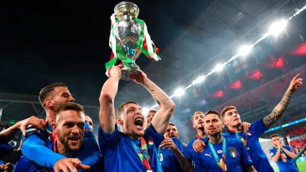  இங்கிலாந்து 2 கோல்