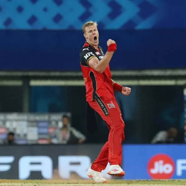 ஆர்சிபி அணியில்