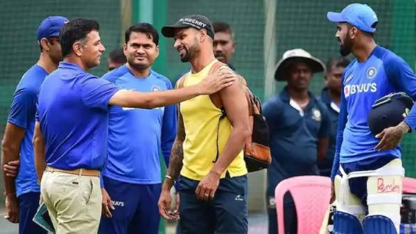 டிராவிட் பயிற்சியின் கீழ்