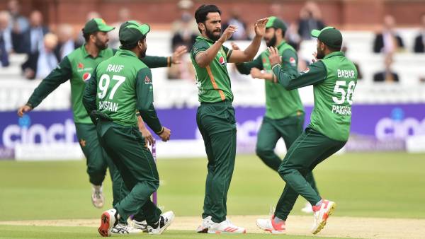 ஒரு டீமை வச்சுக்கிட்டு