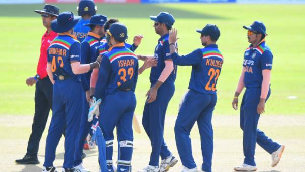  அடுத்தடுத்து விக்கெட்டுகள் 