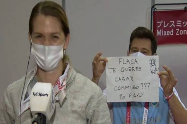  கட்டியணைத்து முத்தம்