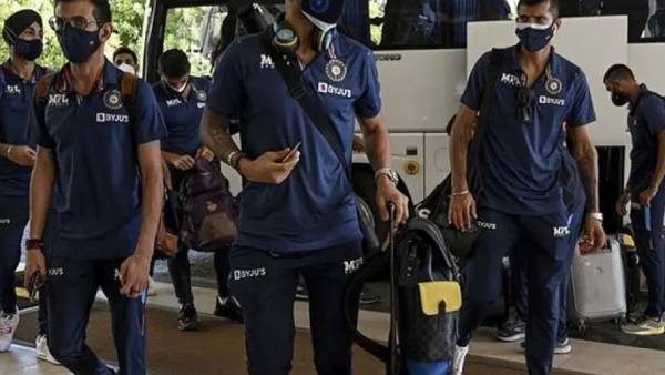  தவான், டிராவிட்