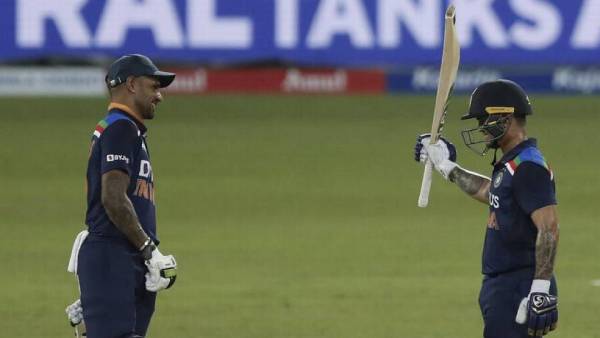  ஹெல்மெட்டில் தாக்கிய பந்து