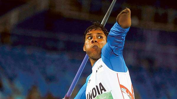  தீர்த்து வைத்த நீரஜ்