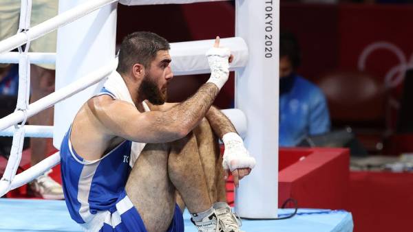 எதிரணி வீரர் விளக்கம் 