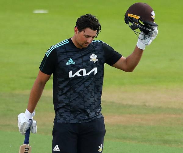 2 இலங்கை வீரர்கள்