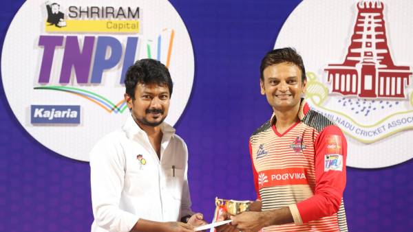  183 ரன்கள் குவிப்பு