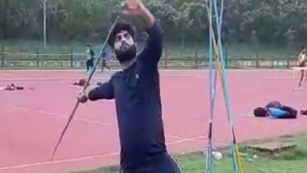 மற்றொரு ஈட்டி எறிதல்