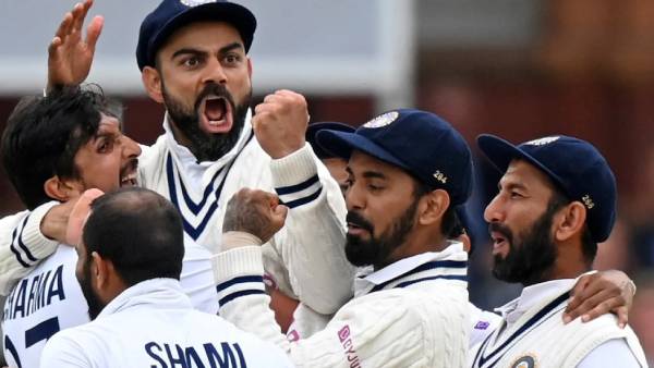 வெளுத்து வாங்கும் ரசிகர்கள் 