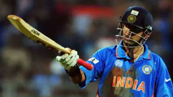  ஆர்டர் மாற்றி இறங்கிய தோனி