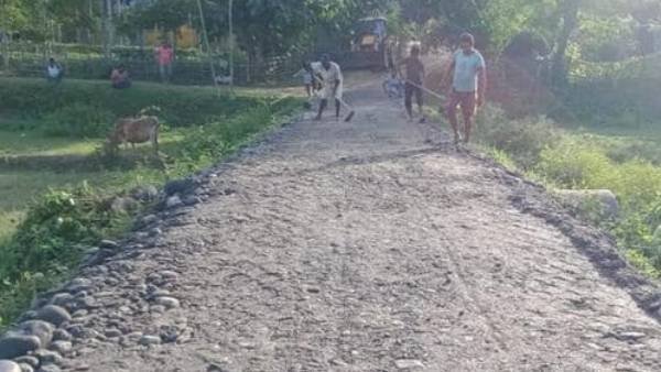 புதுப்பிக்கப்படும் சாலை